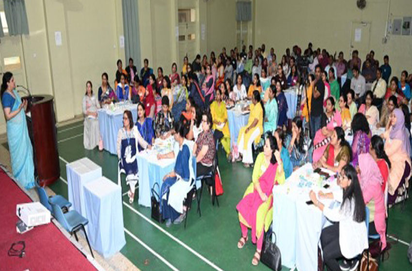 Indian school teachers given training for classroom of the future