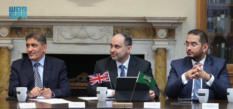 Saudi Minister of Health Holds Sessions with British CEOs on Investment Opportunities