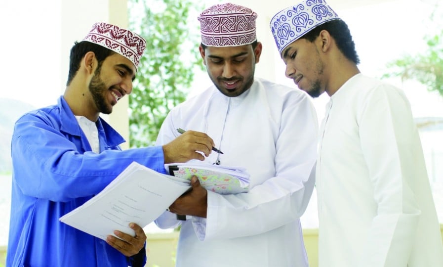 “Ministry of Labor to Announce Dozens of Job Opportunities for Omanis”