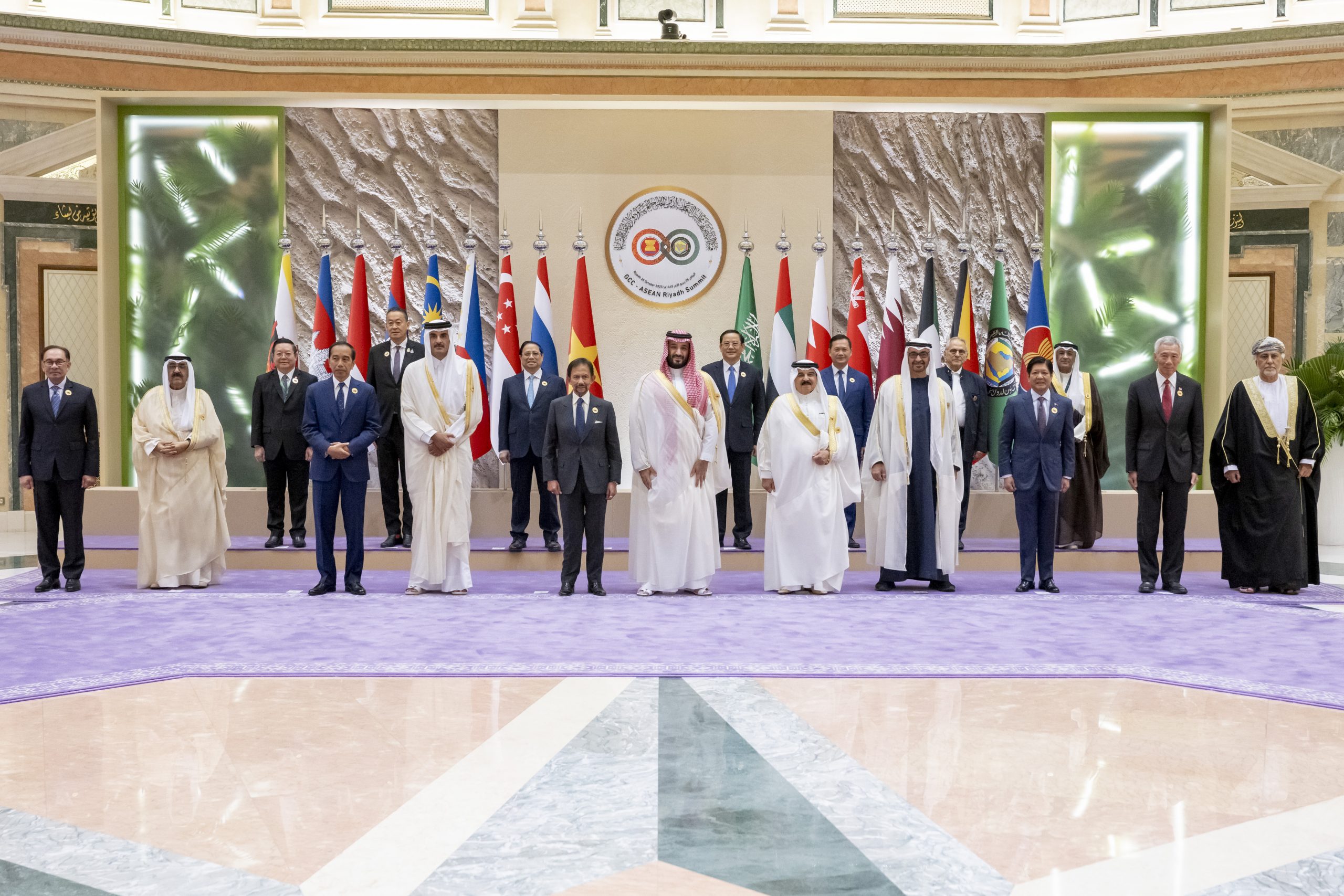 UAE President leads delegation at GCC-ASEAN Summit inaugurated by Saudi Crown Prince