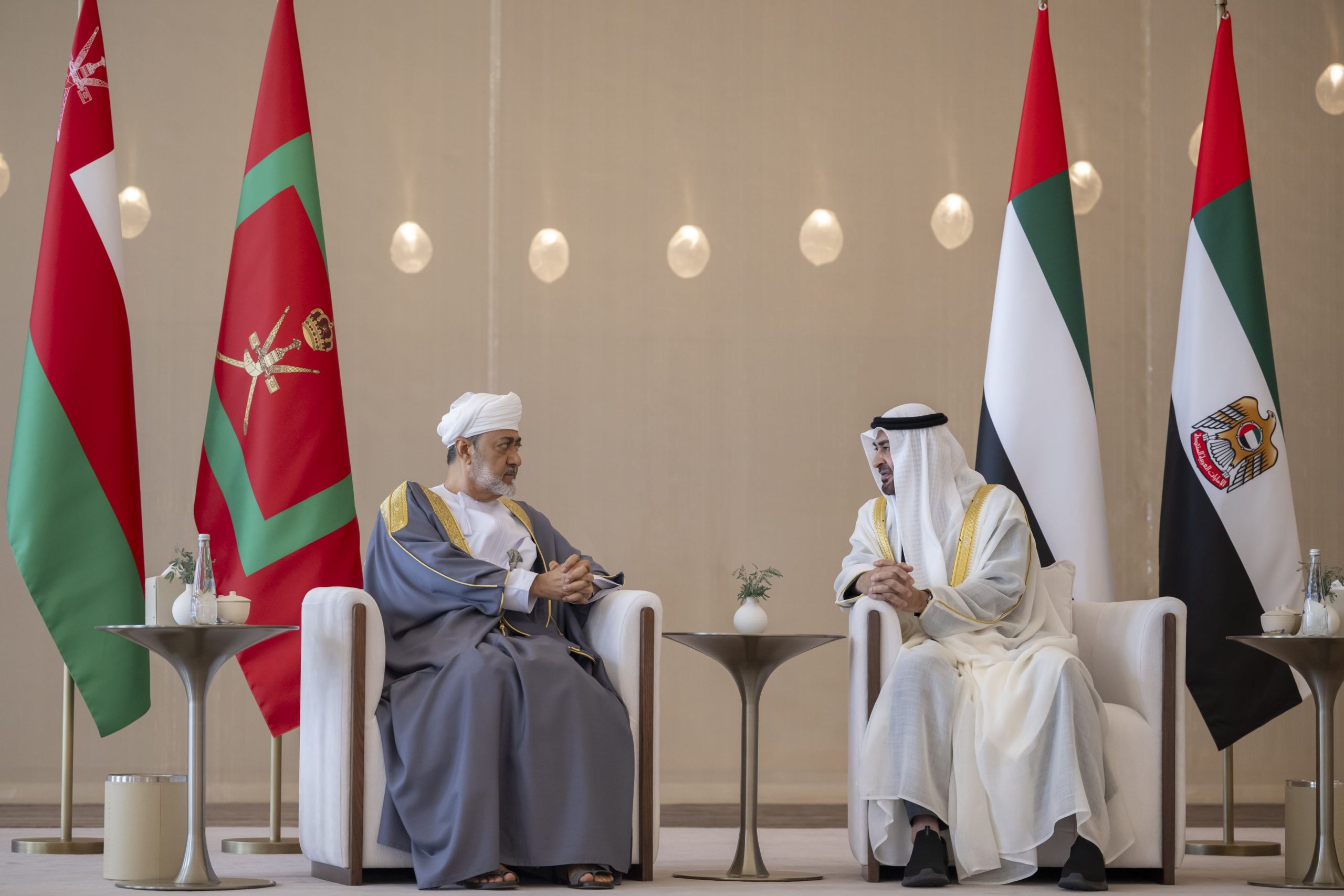 UAE President receives Sultan of Oman upon arrival in UAE on state visit