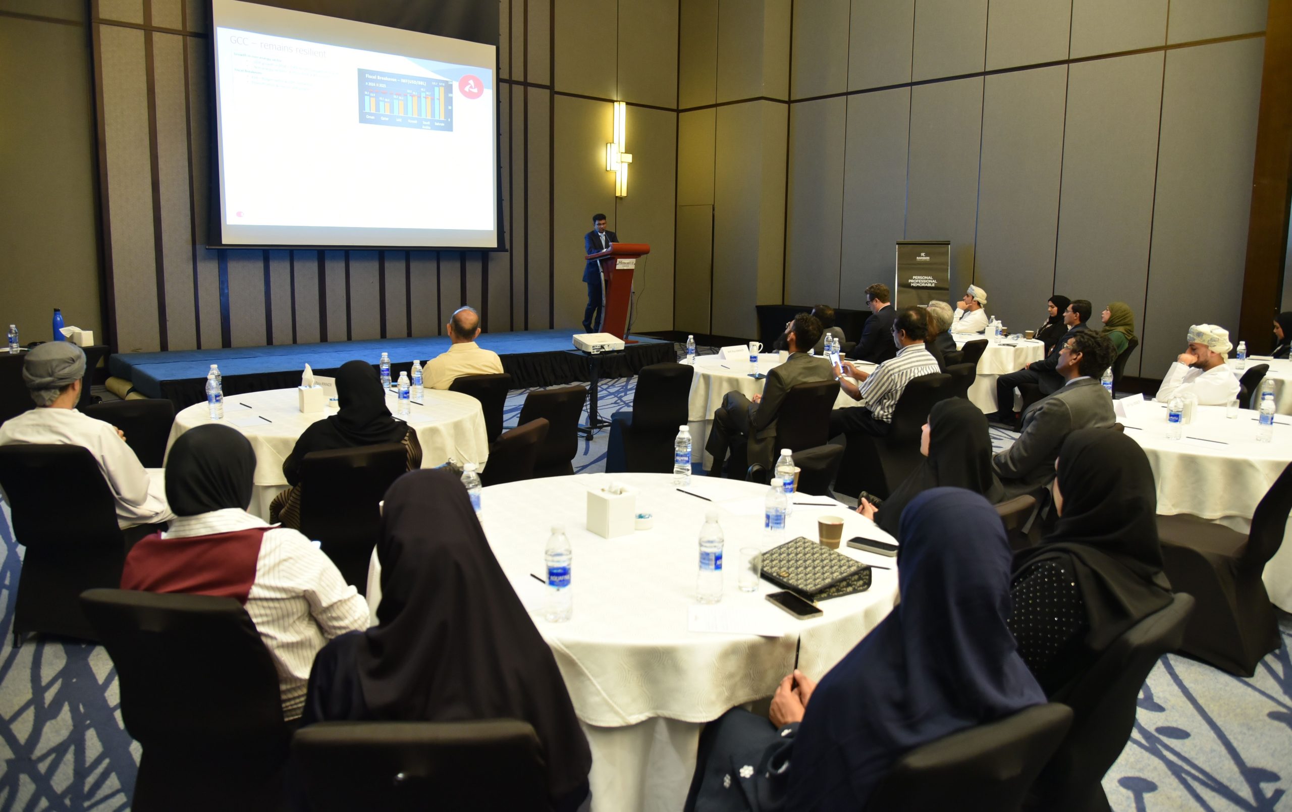 Bank Muscat Hosts Seminar on Global Financial Markets for its Corporate and Institutional Customers