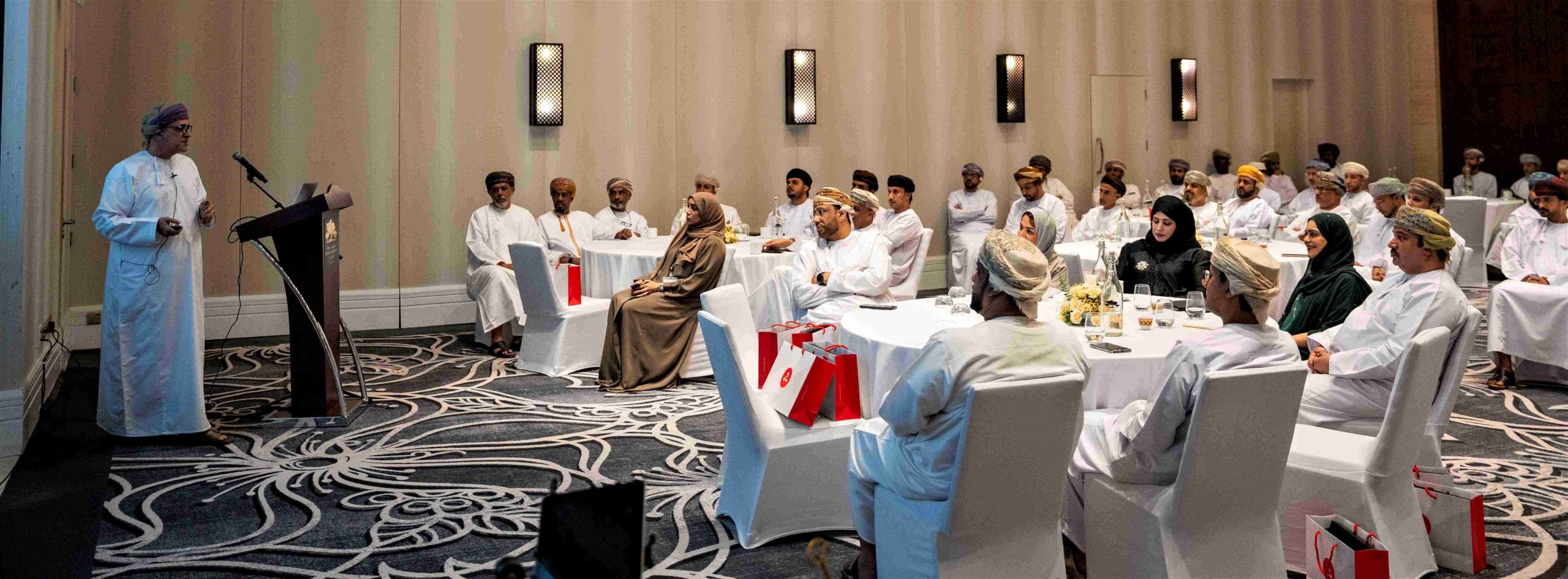 Bank Muscat Introduces Government Customers in Dhofar to Impact of Digital Services on Investment