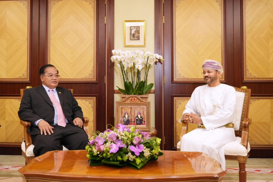 Economy Minister Receives Cambodian Official