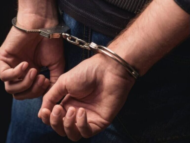 “ROP Arrests Citizen for Multiple Thefts from Shops in Saham and Al Khabourah”