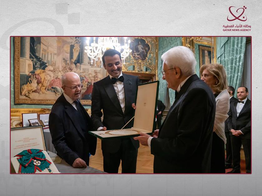 HH the Amir Exchanges Decorations with President of Italy