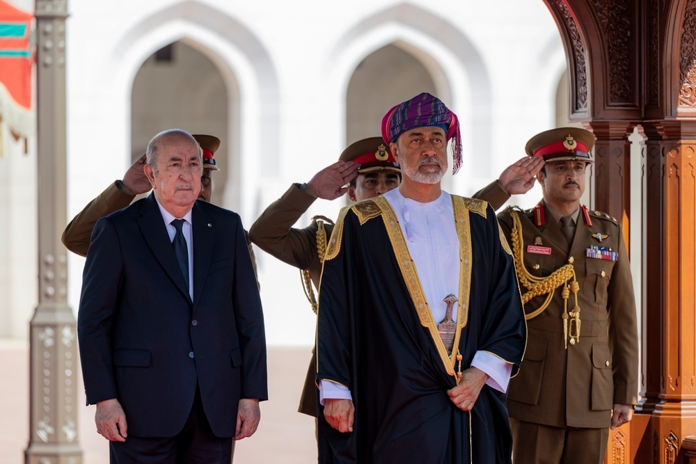 Algerian President Accorded Official Welcome in Oman
