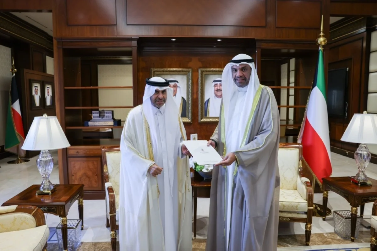 Foreign minister delivers GCC summit invitations