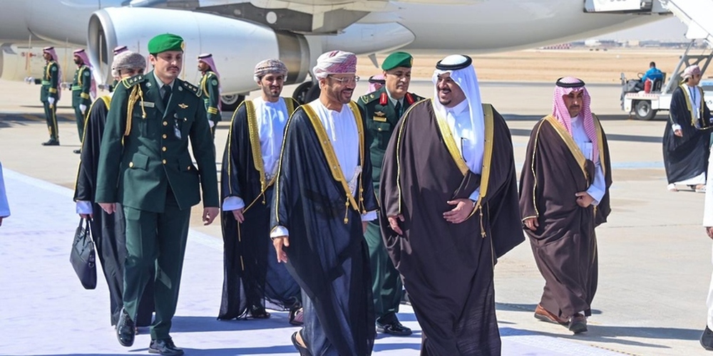 Foreign Minister Arrives in Riyadh to Head Oman Delegation in Arab-Islamic Summit