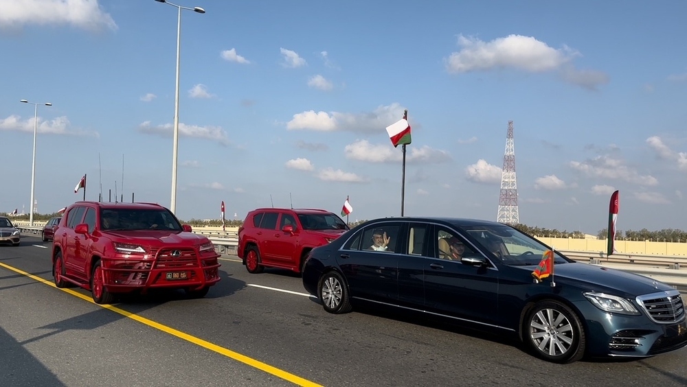 Citizens in Nakhal Organize Reception on Royal Motorcade Passing Across Their Wilayat