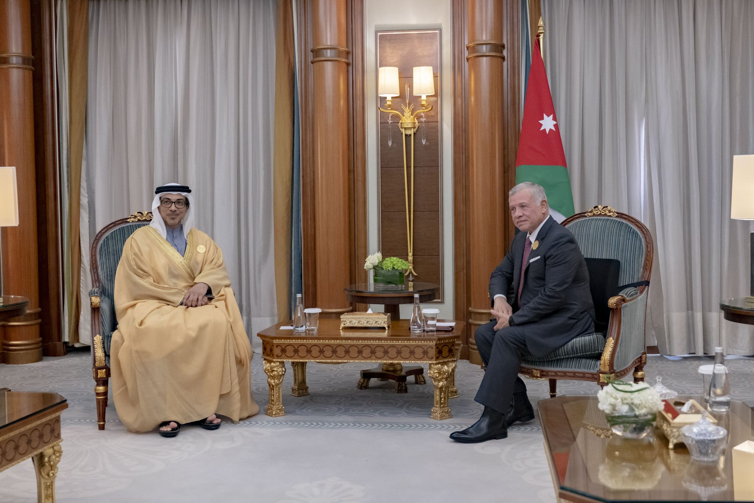 Mansour bin Zayed meets King of Jordan on sidelines of Extraordinary Arab and Islamic Summit in Riyadh