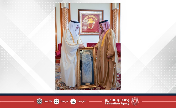 HM King receives Al Eslah Society members