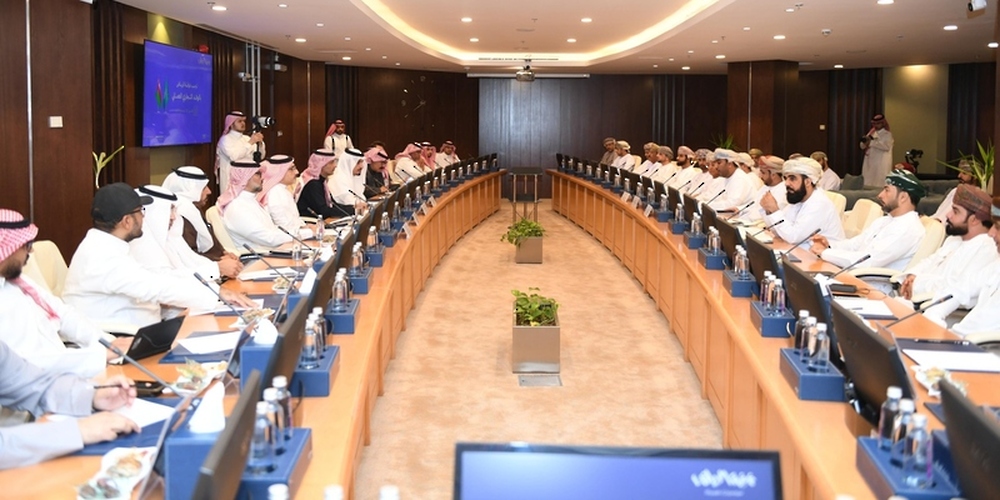 Oman Chamber, Riyadh Chamber Explore Means of Enhancing Trade Cooperation