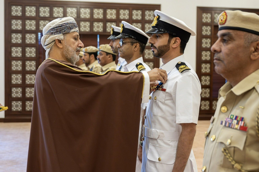 HM The Sultan Confers Medals on RCA Officers