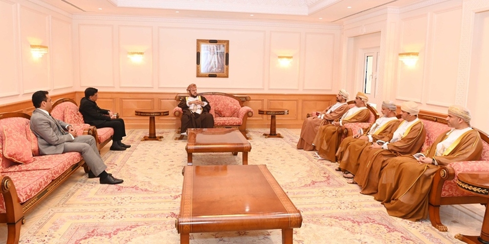 HH Sayyid Asa’ad Receives Indian Minister of Commerce and Industry