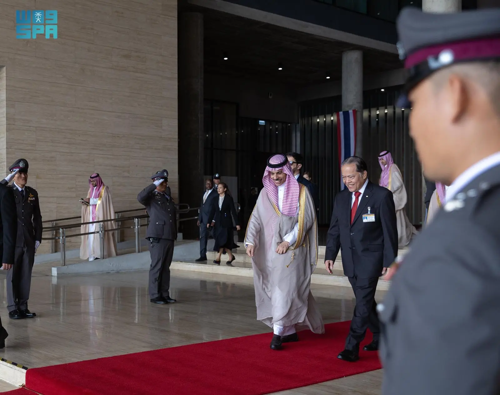 Foreign Minister Meets with Thai President of National Assembly and Speaker of House of Representatives