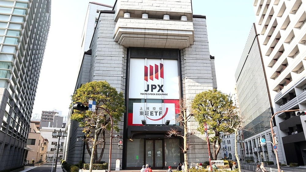 The decline of Japanese stock indices.