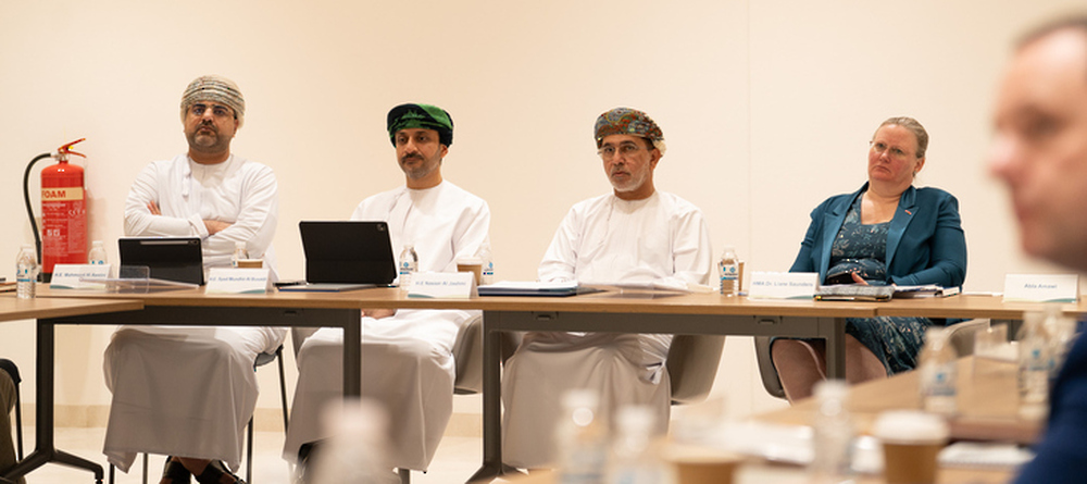 Oman-UK Strategic Consultation Team Holds Meeting