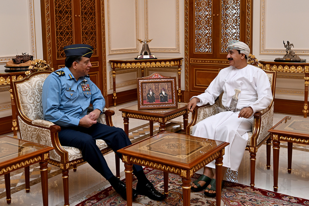 Royal Office Minister Receives Pakistan’s Chief of Air Staff