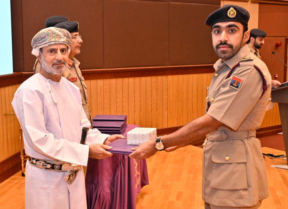 Graduation of the Basic Medical Services Course for Officers at the Medical City for Military and Security Devices.