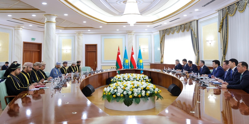 The Foreign Minister meets with the Deputy Prime Minister and Minister of Foreign Affairs of Kazakhstan.
